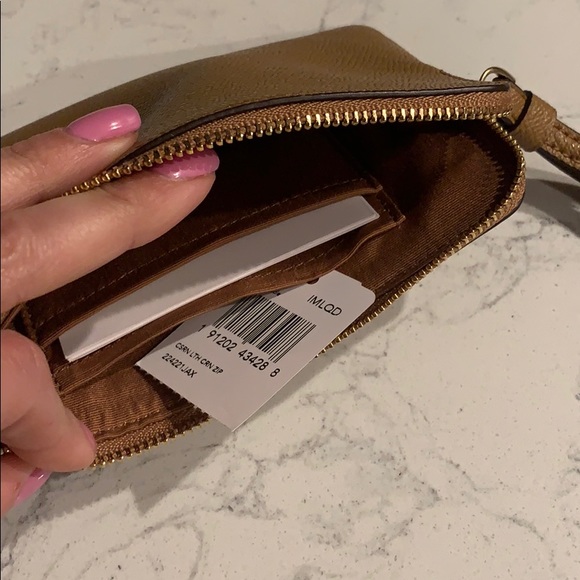 🎉HP!!🎉 NWT Coach camel/brown Wistlet - Picture 5 of 5